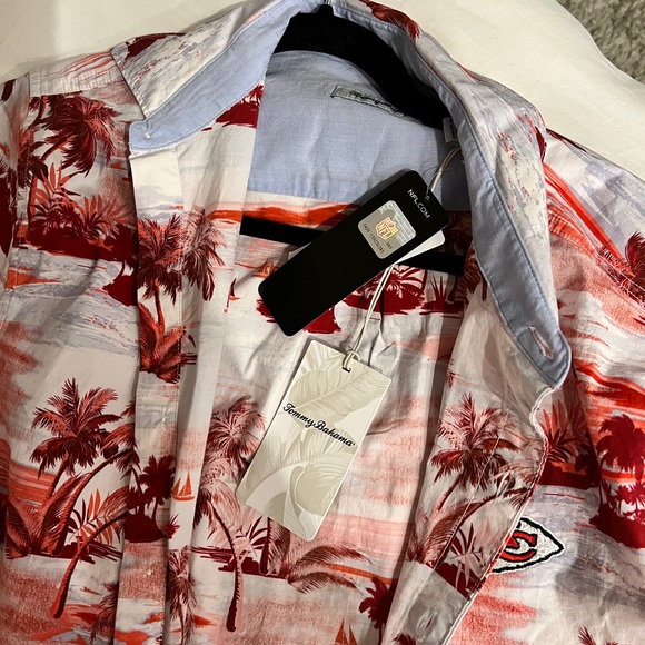 Tommy Bahama Men’s Chiefs Hawaiian Shirt - Picture 4 of 4
